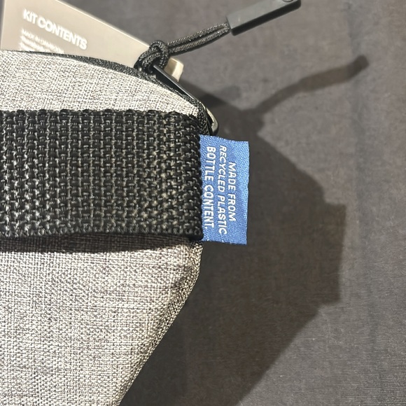 United Airlines Polaris First Class Travel Amenity Kit Pouch (NEW/SEALED) - Picture 6 of 6